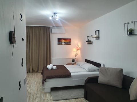 Bed, Seating area, Bedroom, towels