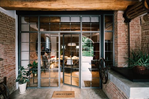 Patio, Facade/entrance