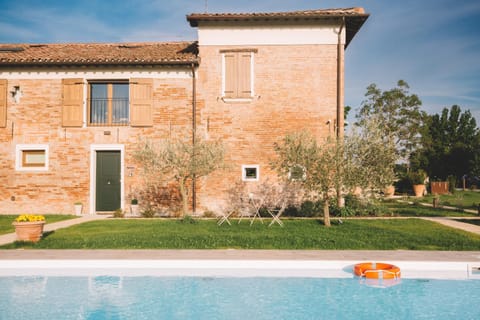 Property building, Garden, Swimming pool