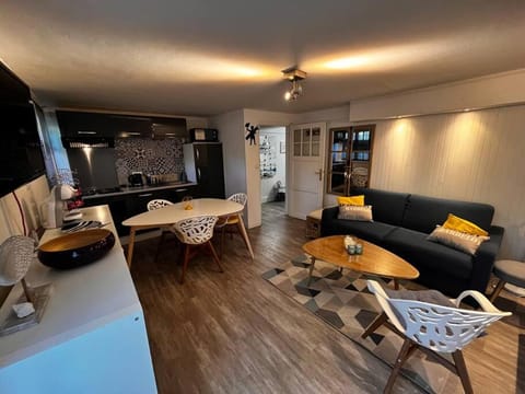 TV and multimedia, Kitchen or kitchenette, Living room, Dining area