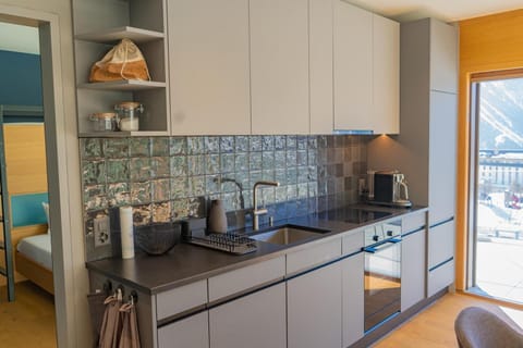 Coffee/tea facilities, Kitchen or kitchenette, pet friendly, stove