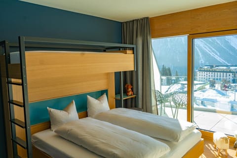 Bed, Natural landscape, Photo of the whole room, Bedroom, Mountain view