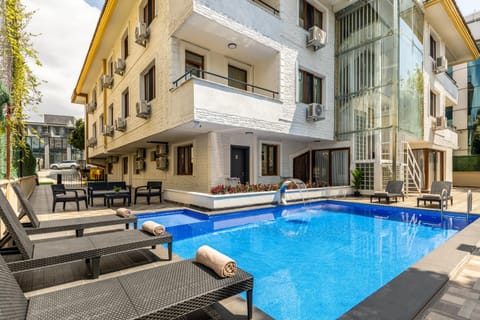 Property building, Patio, Day, View (from property/room), Balcony/Terrace, Evening entertainment, Pool view, Swimming pool, sunbed