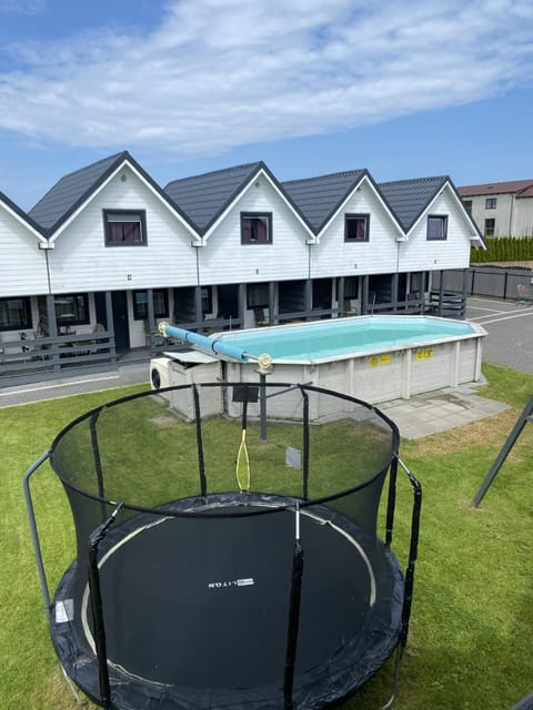 Domki letniskowe Nadia z podgrzewanym basenem House in Wladyslawowo