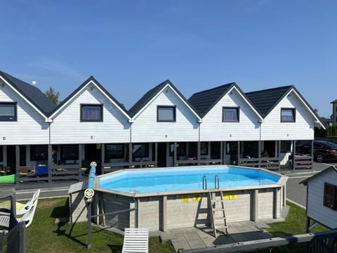 Domki letniskowe Nadia z podgrzewanym basenem House in Wladyslawowo