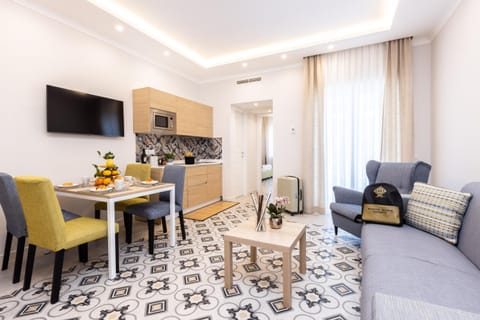 Communal lounge/ TV room, TV and multimedia, Kitchen or kitchenette, Living room, Seating area, Dining area, minibar