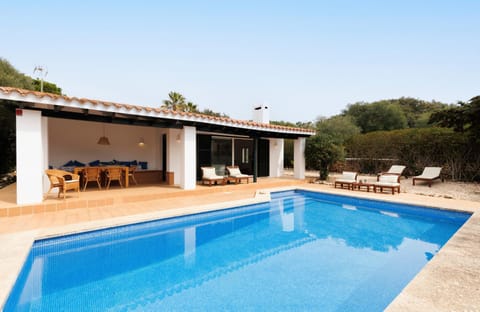 Property building, Patio, Facade/entrance, Off site, Day, Natural landscape, Summer, Swimming pool, sunbed