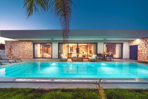 Property building, Patio, Garden, Pool view, Swimming pool, Swimming pool, sunbed