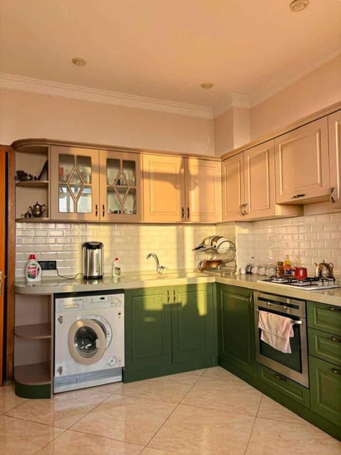 Coffee/tea facilities, oven, stove, washing machine