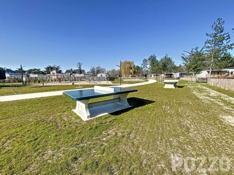 Chalet de Standing avec Piscine Chauffée, à 300m de la Plage - 6 Couchages, WiFi Gratuit - FR-1-361-474 Chalet in Saint-Pair-sur-Mer