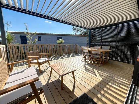 Chalet de Standing avec Piscine Chauffée, à 300m de la Plage - 6 Couchages, WiFi Gratuit - FR-1-361-474 Chalet in Saint-Pair-sur-Mer