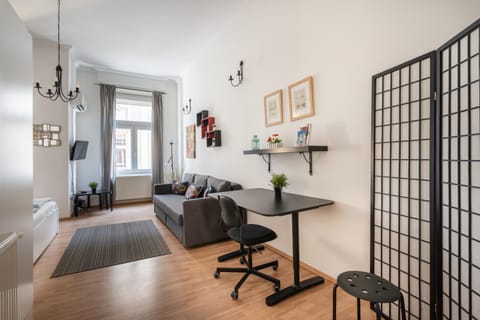 TV and multimedia, View (from property/room), Living room, Seating area, hair dresser