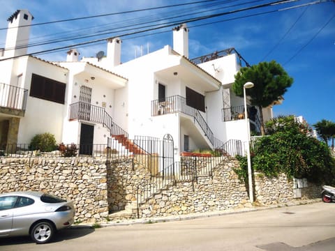 Property building, Facade/entrance, Off site