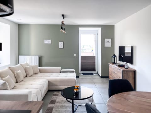 TV and multimedia, Seating area, Evening entertainment
