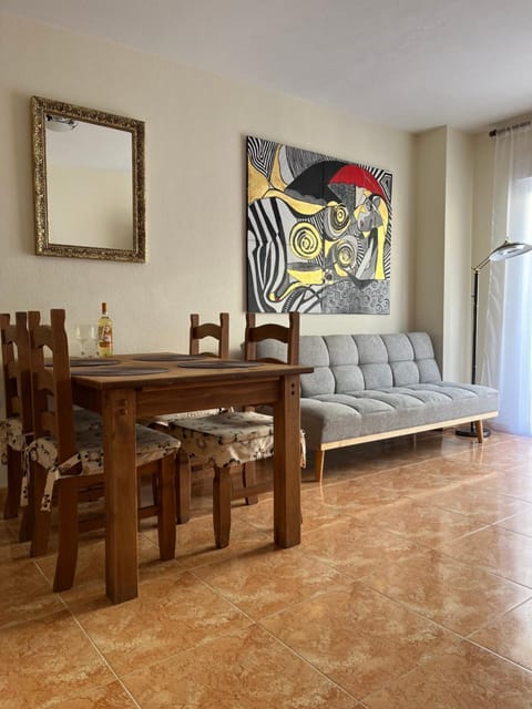TV and multimedia, Living room, Seating area, Dining area, air conditioner