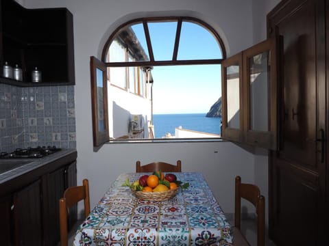 Kitchen or kitchenette, Dining area, Sea view