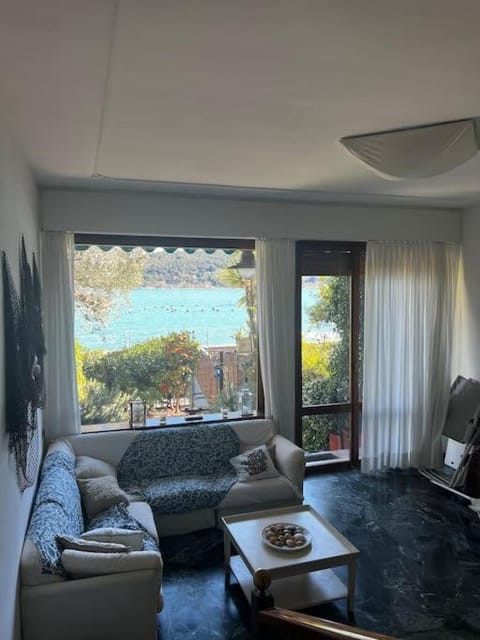 Living room, Garden view, Sea view