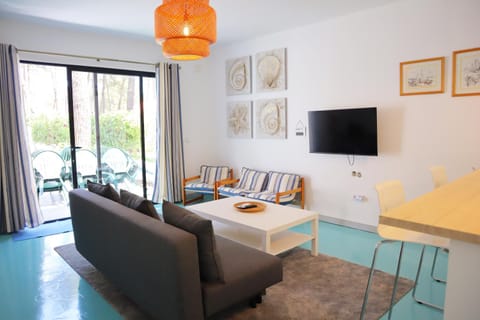 TV and multimedia, Living room, Seating area, Dining area, Evening entertainment