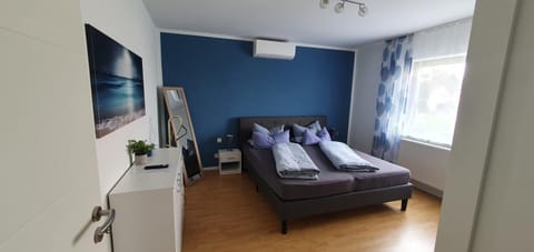 Bed, Bedroom, air conditioner