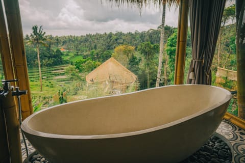 Makerti Bali~Bamboo House Villa in Selat