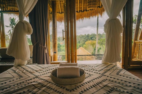 Makerti Bali~Bamboo House Villa in Selat