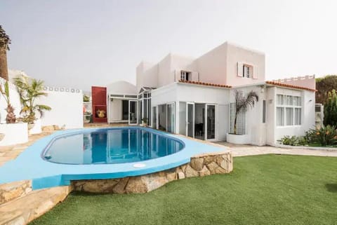 Property building, Patio, Day, Garden, Garden view, Pool view, Swimming pool, sunbed