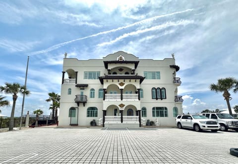 Property building, Day, Location, Parking