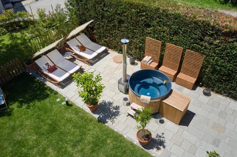 Garden, Garden, Hot Tub, Hot Tub, Garden view, Swimming pool, sunbed