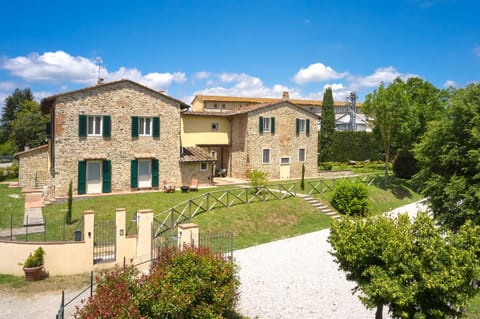 Property building, Garden, Parking