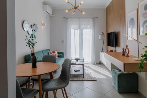 TV and multimedia, Living room, Photo of the whole room, Seating area, Dining area