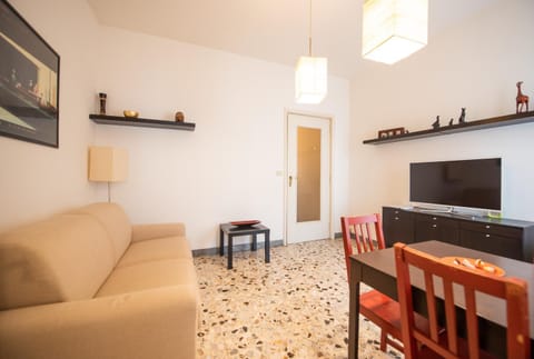 Communal lounge/ TV room, Bed, TV and multimedia, Living room, kitchen