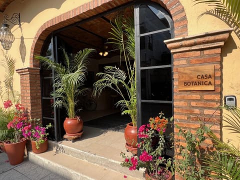 Facade/entrance