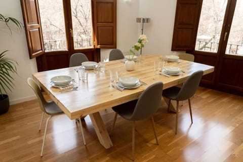 Living room, Seating area, Dining area