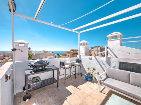 Day, BBQ facilities, View (from property/room), Balcony/Terrace, Seating area, Dining area, Sea view