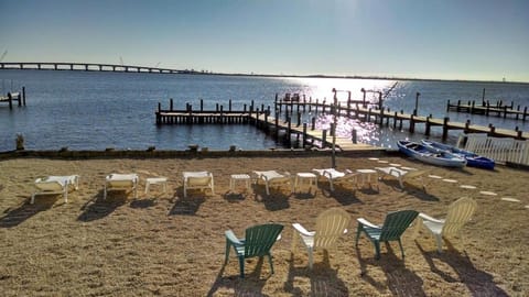 Bay Front Home - Watch the sun rise over LBI. Pier for Boat/Swim/SUP/Kayak/Crab House in Stafford Township