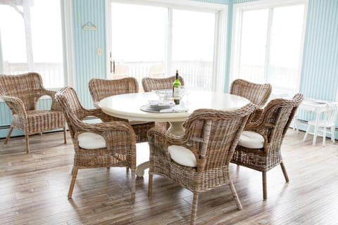 Bay Front Home - Watch the sun rise over LBI. Pier for Boat/Swim/SUP/Kayak/Crab House in Stafford Township