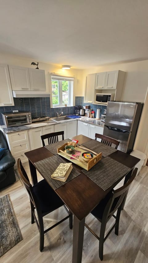 Kitchen or kitchenette, Dining area, Kids's club, microwave, toaster, kitchen