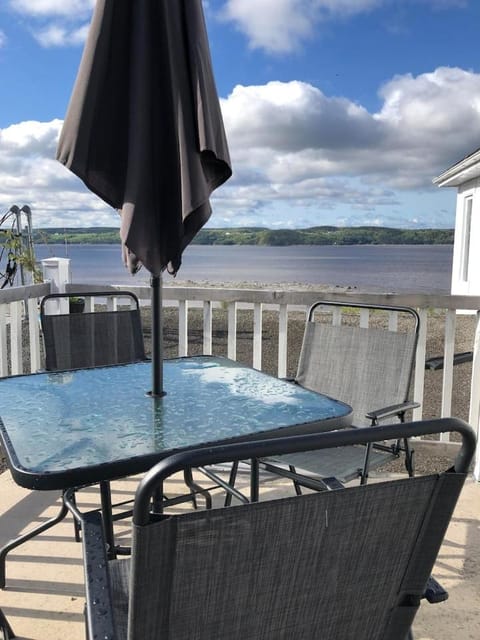 Patio, Day, Natural landscape, View (from property/room), Balcony/Terrace, Dining area, River view