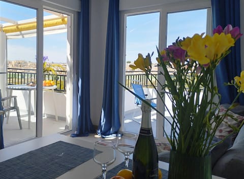 View (from property/room), Balcony/Terrace, Living room