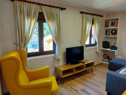 Communal lounge/ TV room, TV and multimedia, Living room, Seating area