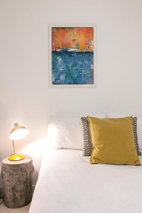 Bed, Photo of the whole room, Decorative detail, Bedroom