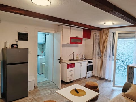 Kitchen or kitchenette, oven, stove