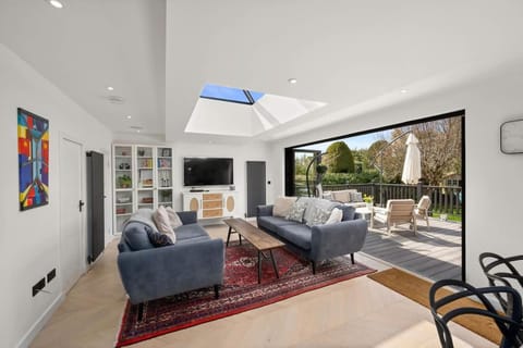 Gilmore House - 5 Bedroom Victorian Home with Hot Tub House in Scotland