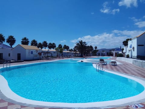 Solarium, Swimming pool, sunbed