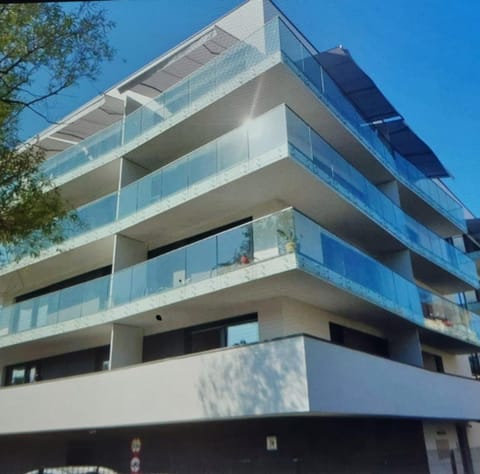 Property building, Balcony/Terrace, Parking