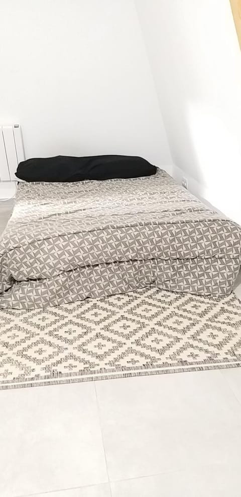 Equipée 1 pièce proche Paris Apartment in Île-de-France