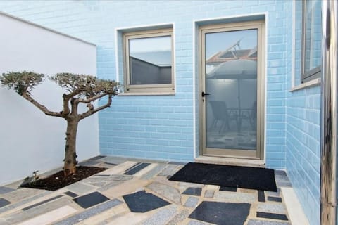Patio, Day