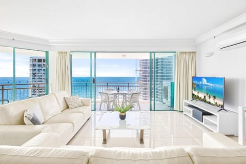 Natural landscape, TV and multimedia, View (from property/room), Balcony/Terrace, Living room, Seating area, Evening entertainment, Sea view