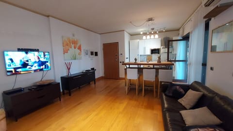 Communal lounge/ TV room, TV and multimedia, Living room, Seating area