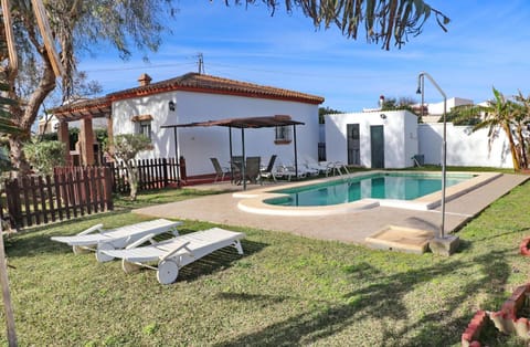 Swimming pool, sunbed